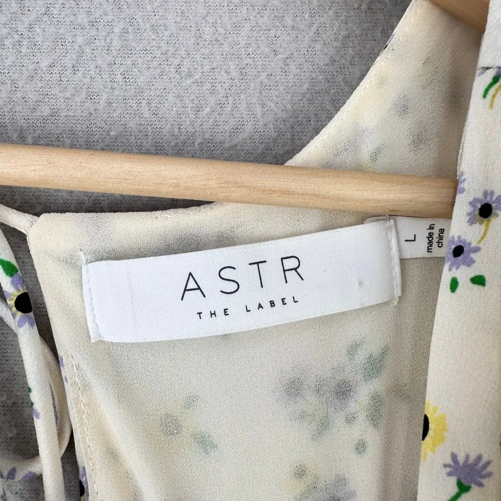 ASTR‎ The Label Blouse Womens L Cream Floral Satin Puff Sleeve Cottagecore